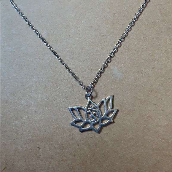 Brand new necklace - Picture 2 of 6